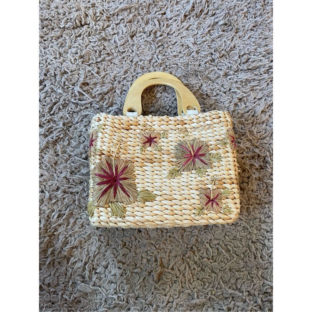 Vintage y2k wicker straw mini purse‎ with embroidered floral front